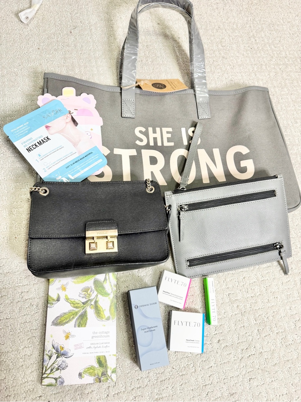 Mystery giveaway - bag, makeup, or skincare - Picture 1 of 2